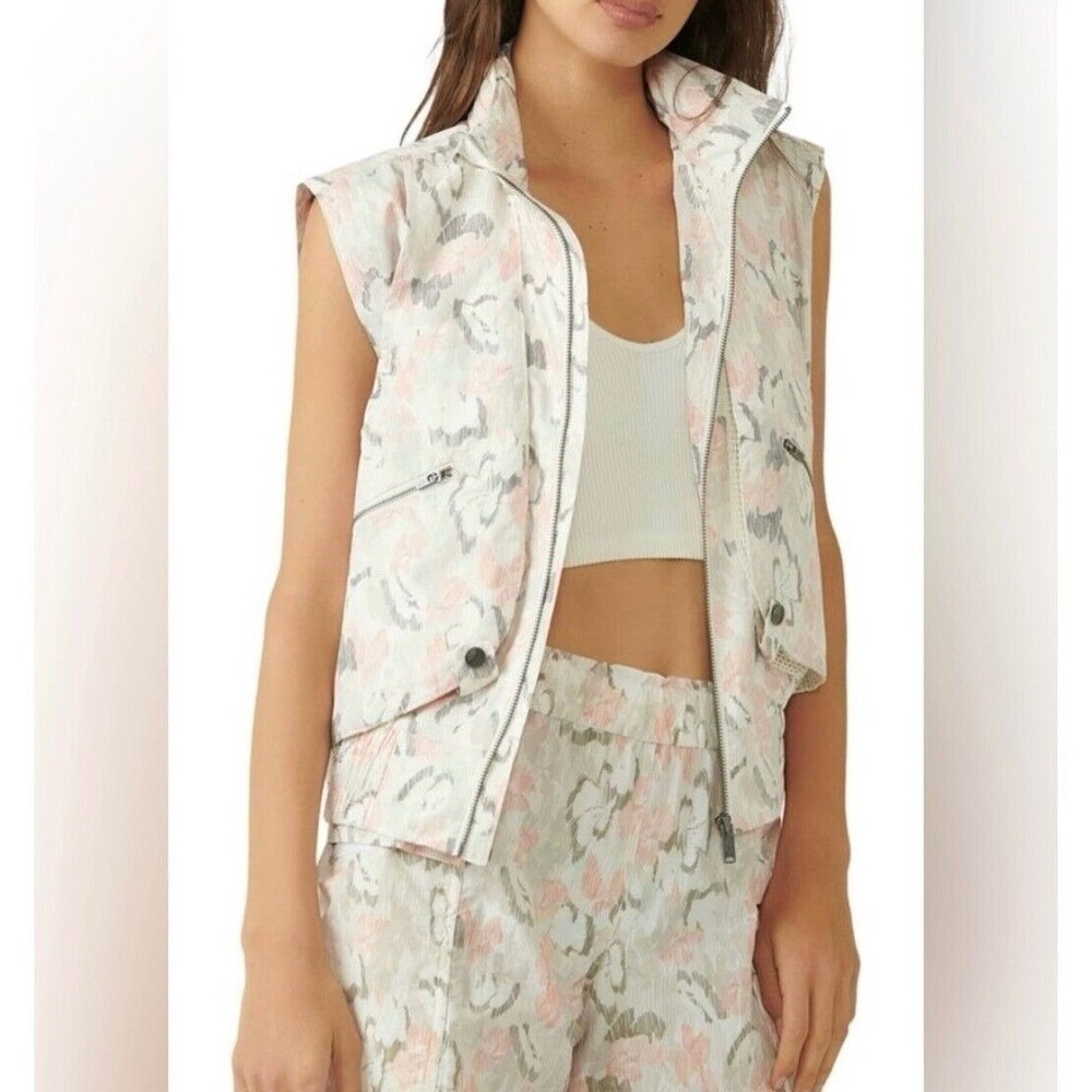 Free People FP Movement Off The Grid Printed Vest in floral ivor Size medium